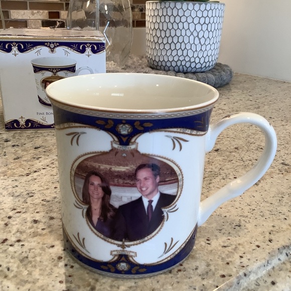 2011 Prince William and Kate Coffee Cup/Mug - Picture 2 of 5